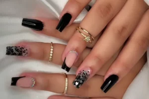 unhas de gel pretas minimalista