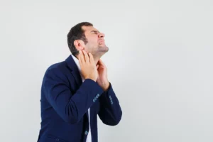 sensa&ccedil;&atilde;o de bolo na garganta